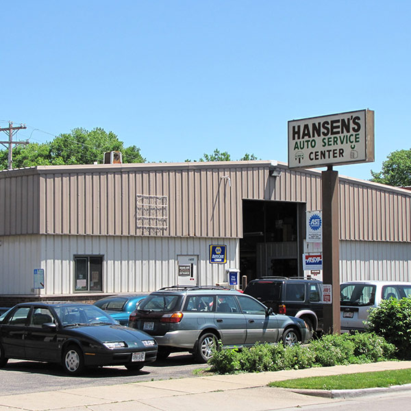 Hensen's Auto Service Center outside shop